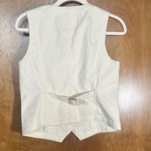 Banana Republic Cream Sleeveless Button-Up Top - Picture 4 of 4